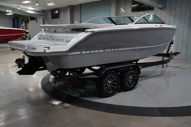 Slide: The Image of Four Winns H2 Freedom 2026 - 7