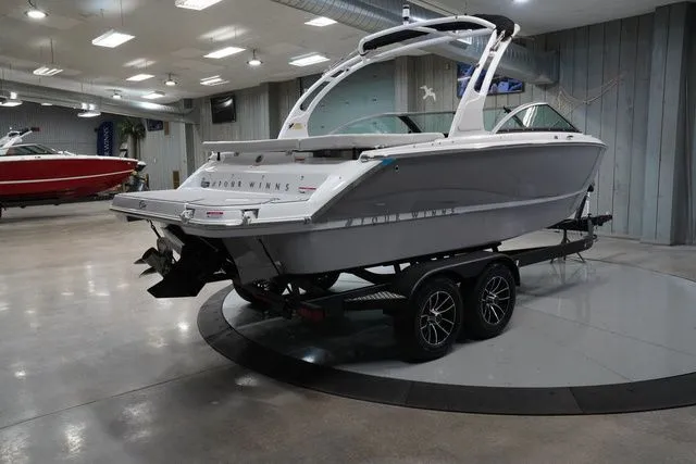 Slide: The Image of Four Winns H2 Freedom 2026 - 7