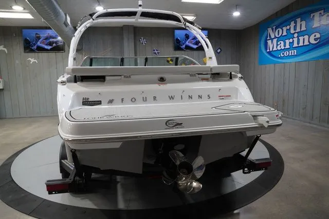 Slide: The Image of Four Winns H2 Freedom 2026 - 8