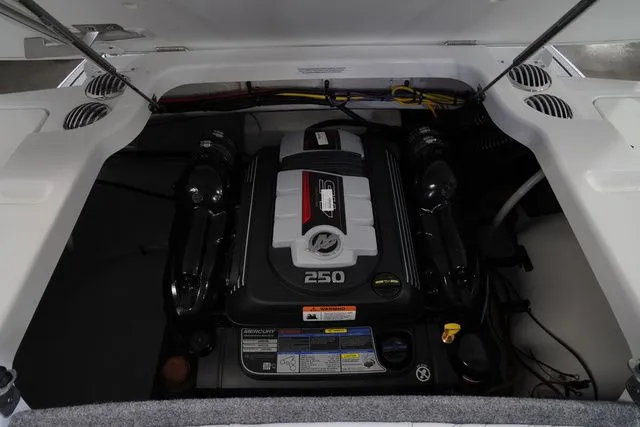 Slide: The Image of Four Winns H2 Freedom 2026 - 18