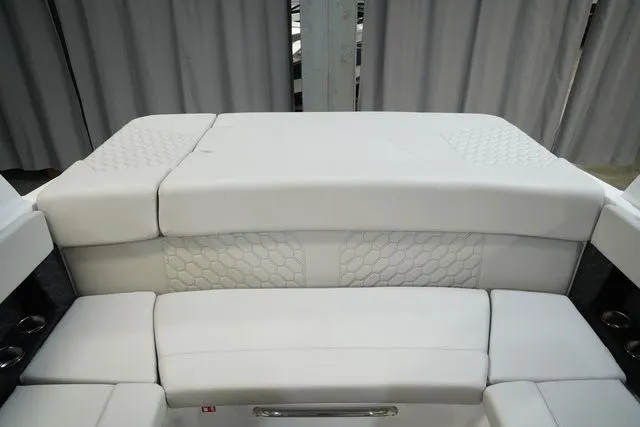 Slide: The Image of Four Winns H2 Freedom 2026 - 19