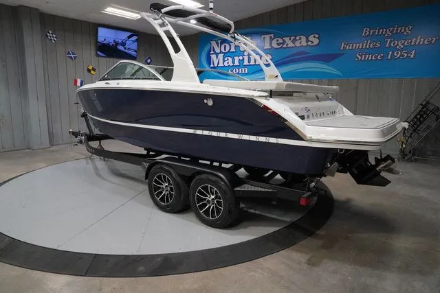 Slide: The Image of Four Winns H2 Freedom 2026 - 9