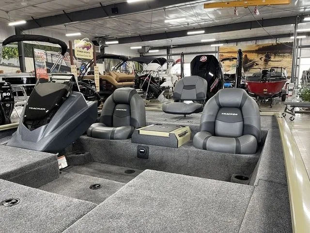 Slide: The Image of Tracker Savage 215 2026 - 16