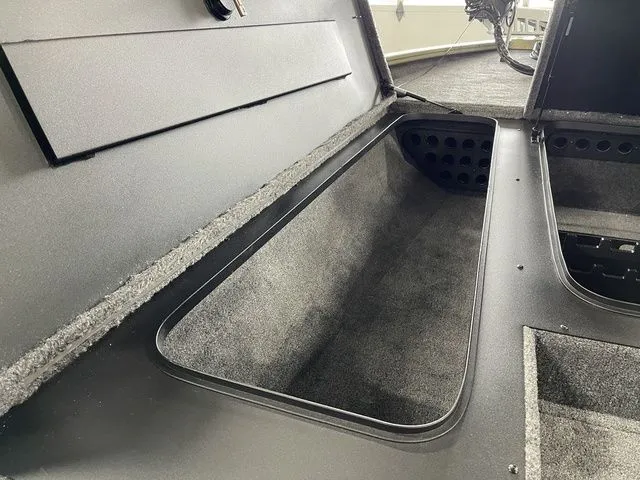 Slide: The Image of Tracker Savage 215 2026 - 21