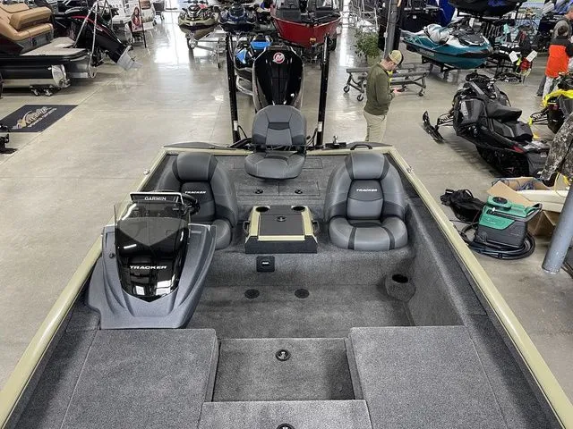 Slide: The Image of Tracker Savage 215 2026 - 26