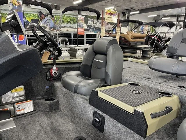 Slide: The Image of Tracker Savage 215 2026 - 27