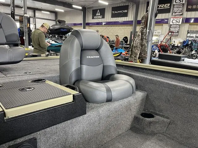 Slide: The Image of Tracker Savage 215 2026 - 32