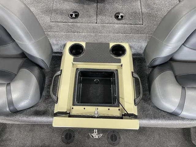 Slide: The Image of Tracker Savage 215 2026 - 34