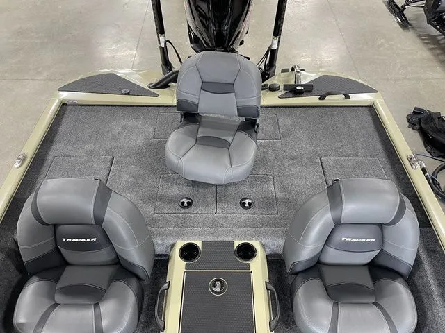 Slide: The Image of Tracker Savage 215 2026 - 35