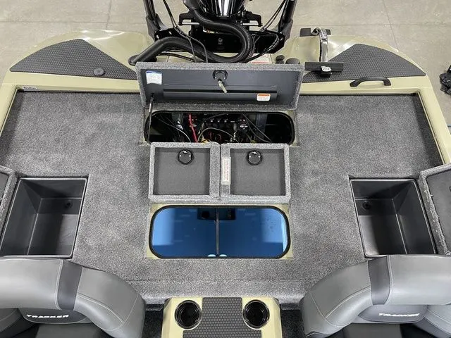 Slide: The Image of Tracker Savage 215 2026 - 36