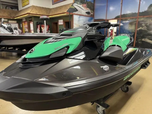 Slide: The Image of Sea-Doo GTI SE 170 2026 - 12