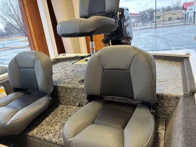 Slide: The Image of Tracker Pro 170 2026 - 11