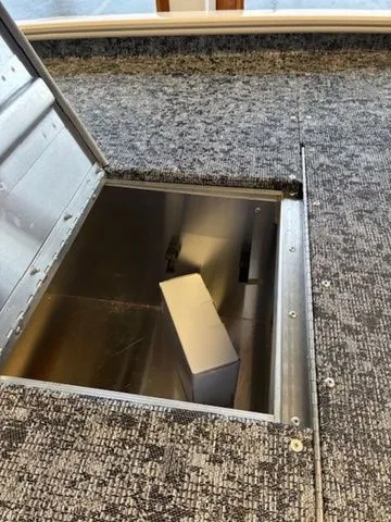 Slide: The Image of Tracker Pro 170 2026 - 17