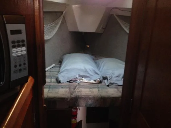 Slide: The Image of Hunter 31' fin keel sloop 1984 - 9