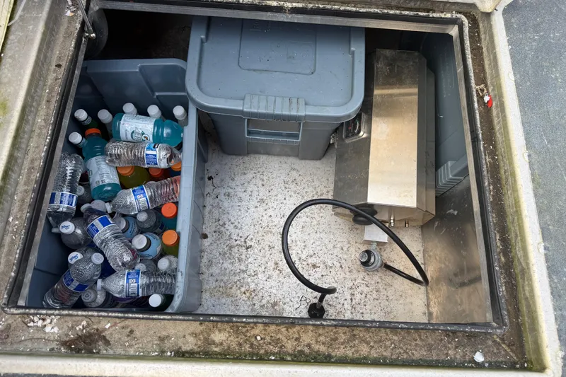 Slide: The Image of Interior of 2020 Armstrong Marine 35 boat with ropes and equipment. - 23