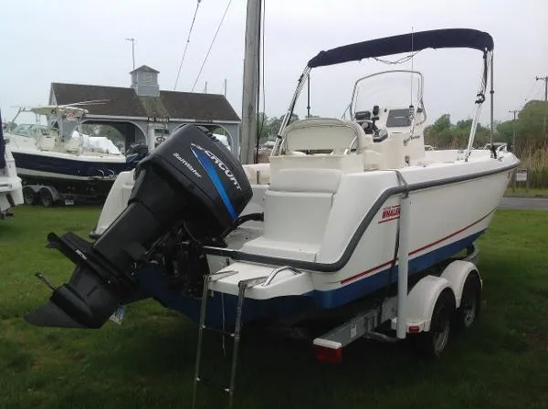 Slide: The Image of Boston Whaler 21 Outrage 2003 - 3
