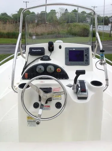 Slide: The Image of Boston Whaler 21 Outrage 2003 - 4