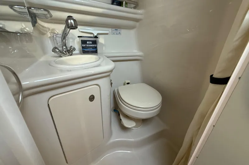 Slide: The Image of Bathroom of 2006 Sea Ray Sundancer 260 boat. - 21