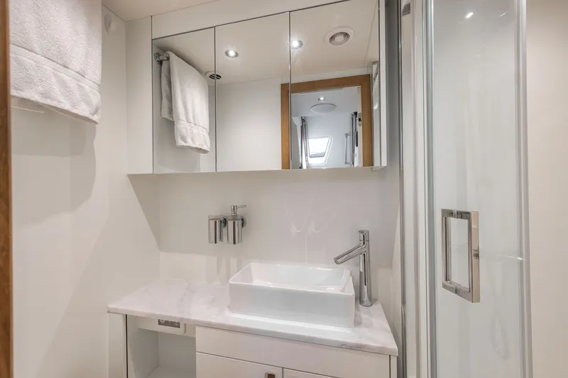 Slide: The Image of Sunseeker 88 Yacht 2026 - 75