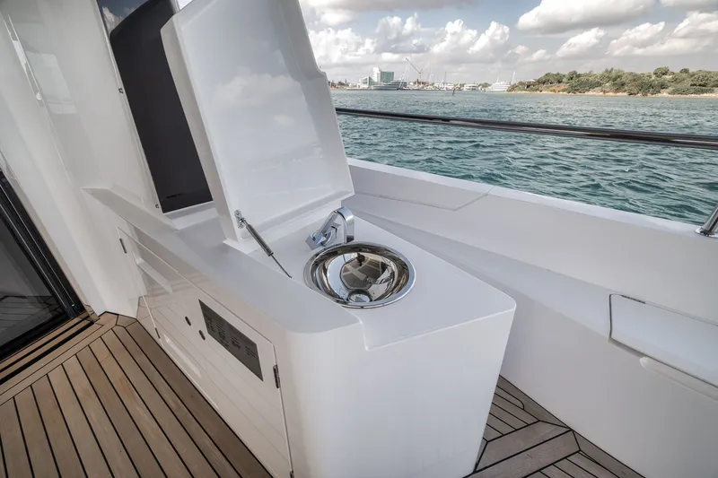 Slide: The Image of Sunseeker 88 Yacht 2026 - 79