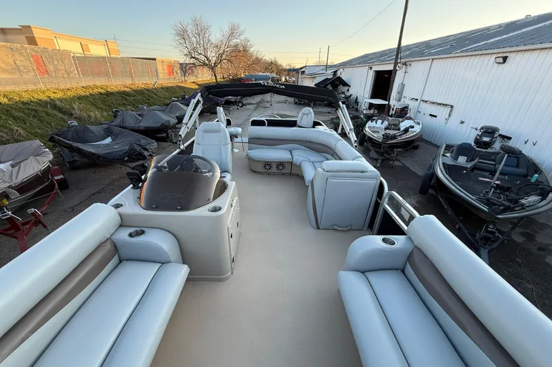 Slide: The Image of 2014 Veranda Fishing V2075-F2 pontoon boat with spacious seating and modern design. - 32