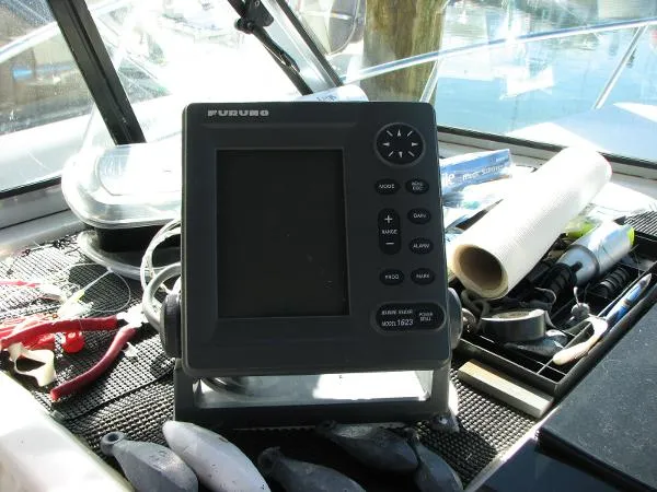 Slide: The Image of Parker Marine 2510 Walkaround 2002 - 11