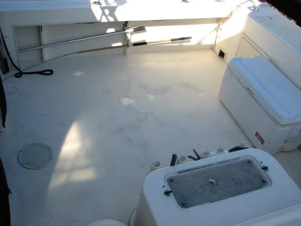 Slide: The Image of Parker Marine 2510 Walkaround 2002 - 8