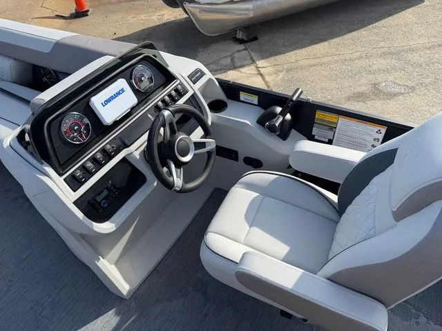 Slide: The Image of Godfrey Sweetwater 2286 SFL Tritoon - Yamaha 150 2026 - 12