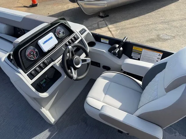 Slide: The Image of Godfrey Sweetwater 2286 SFL Tritoon - Yamaha 150 2026 - 13