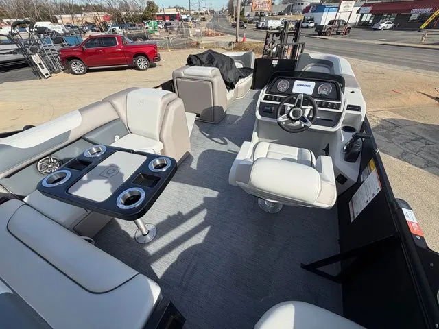 Slide: The Image of Godfrey Sweetwater 2286 SFL Tritoon - Yamaha 150 2026 - 7