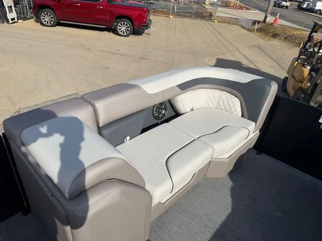 Slide: The Image of Godfrey Sweetwater 2286 SFL Tritoon - Yamaha 150 2026 - 8