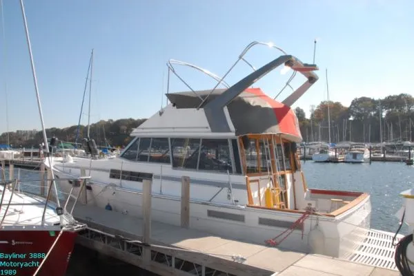 Slide: The Image of Bayliner 3888 Motor Yacht 1989 - 0