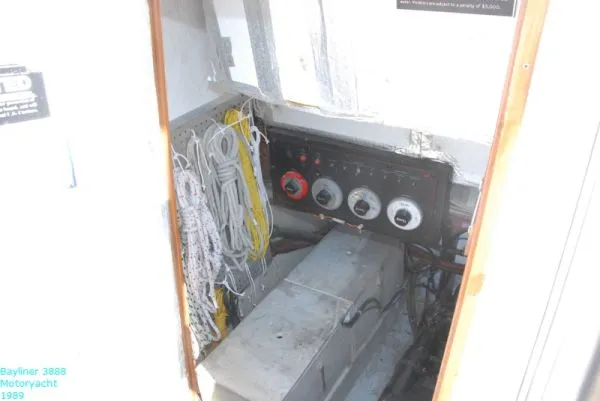 Slide: The Image of Bayliner 3888 Motor Yacht 1989 - 3