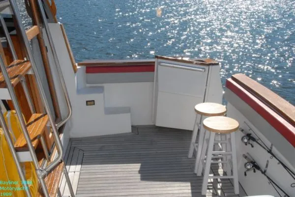 Slide: The Image of Bayliner 3888 Motor Yacht 1989 - 6