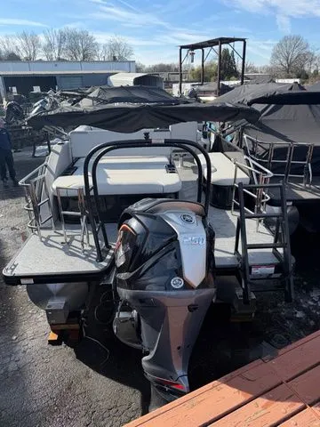 Slide: The Image of Godfrey Sweetwater 2286 SFL - Yamaha 250 SHO 2026 - 2