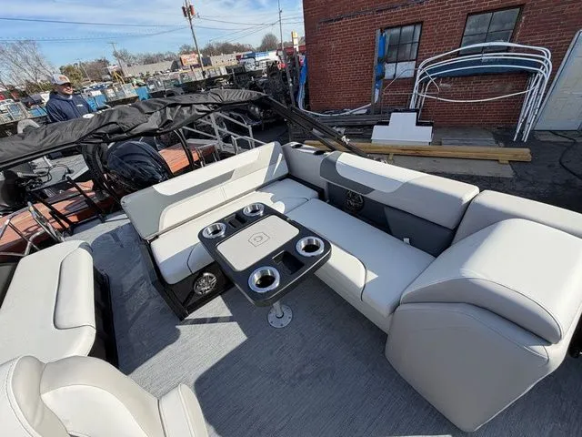 Slide: The Image of Godfrey Sweetwater 2286 SFL - Yamaha 250 SHO 2026 - 8