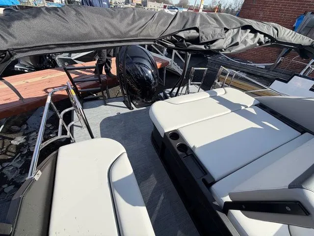 Slide: The Image of Godfrey Sweetwater 2286 SFL - Yamaha 250 SHO 2026 - 9