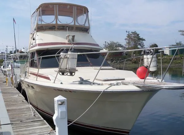 Slide: The Image of Trojan F32 Flybridge Sedan 1985 - 0