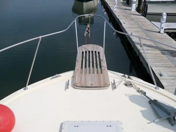 Slide: The Image of Trojan F32 Flybridge Sedan 1985 - 2