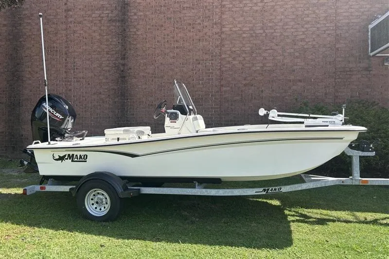 The Image of 2026 Mako Pro Skiff 15 CC boat on trailer, parked on grass. - 0