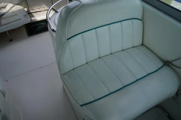 Slide: The Image of Sea Ray 330 Sundancer 1995 - 7
