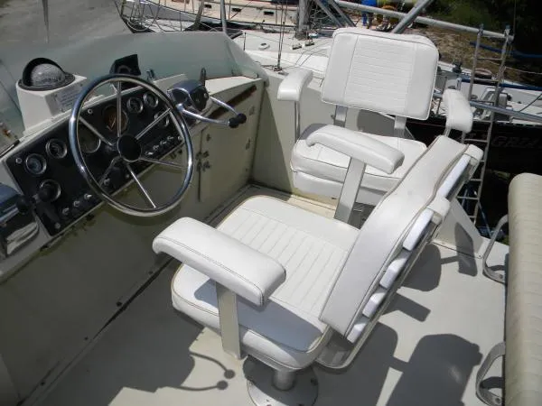Slide: The Image of Bertram 33 Flybridge Cruiser 1977 - 10