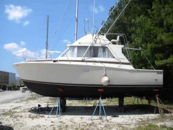 Slide: The Image of Bertram 33 Flybridge Cruiser 1977 - 4
