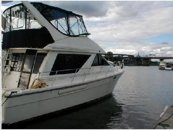 Slide: The Image of Bayliner 3988 Command Bridge Motoryacht 1997 - 2