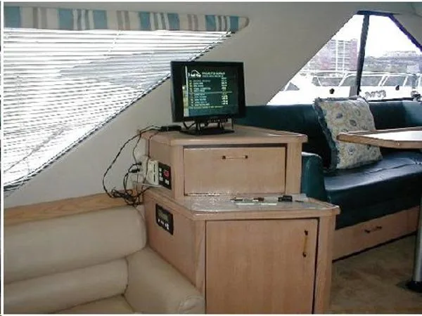 Slide: The Image of Bayliner 3988 Command Bridge Motoryacht 1997 - 5