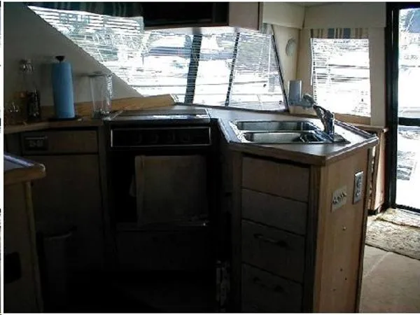 Slide: The Image of Bayliner 3988 Command Bridge Motoryacht 1997 - 6