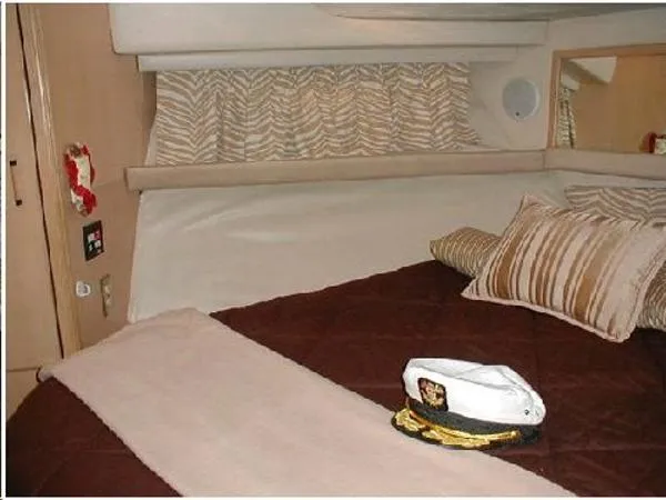 Slide: The Image of Bayliner 3988 Command Bridge Motoryacht 1997 - 7