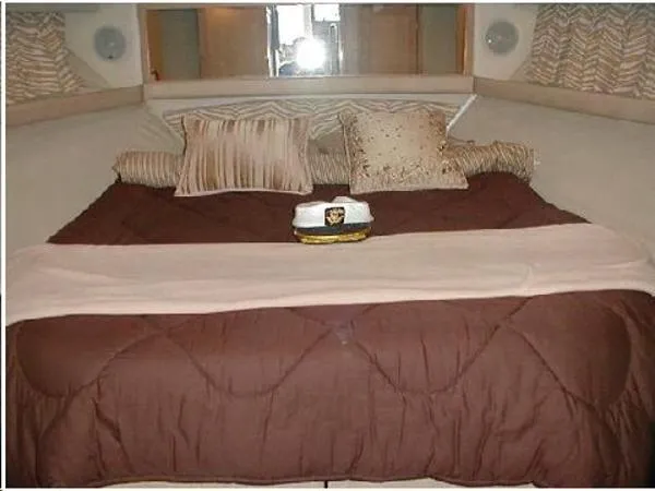 Slide: The Image of Bayliner 3988 Command Bridge Motoryacht 1997 - 8