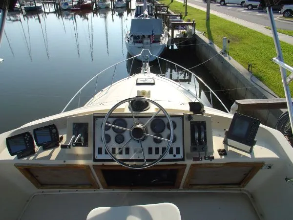Slide: The Image of Chris-Craft 333 Sedan 1982 - 5