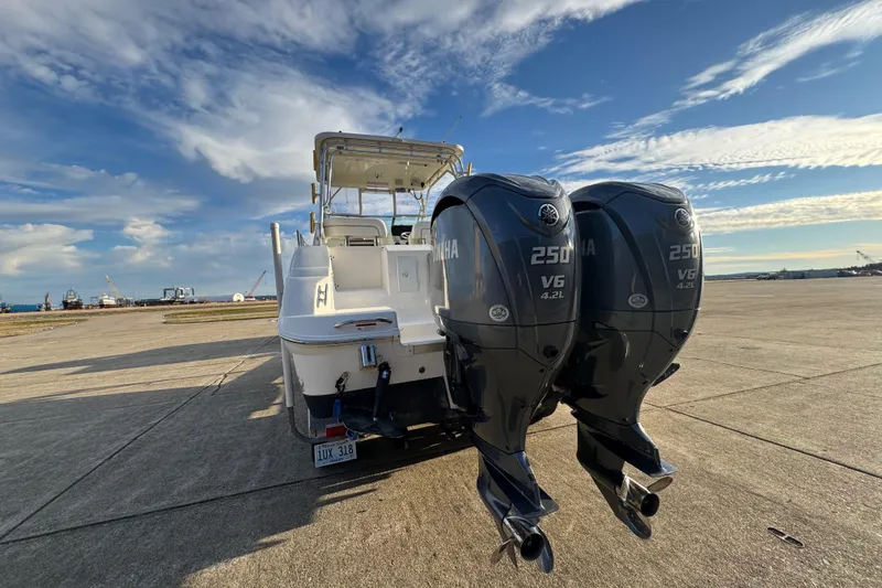 Slide: The Image of 2009 Wellcraft 270 Coastal O/B boat with dual Yamaha 250 V6 engines on a sunny day. - 11